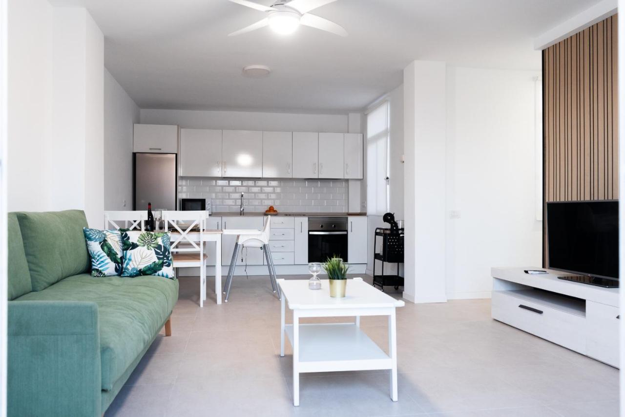 Homeforguest Atico Martina Con Terraza En Los Cristianos Лос Кристианос Екстериор снимка